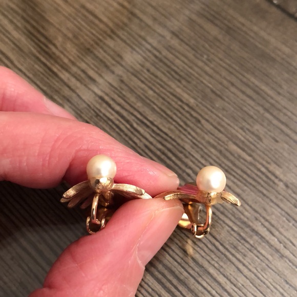 Vintage Pink, Gold & Faux Pearl Clip Earrings - Picture 9 of 14